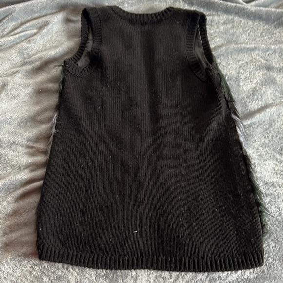 H & M adorable faux fur ombré tones long sweater vest ⚫️⚪️ - Picture 6 of 7